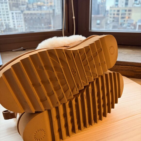 Nita Genuine Shearling Slipper - Ugg - Size 8 - Picture 3 of 5